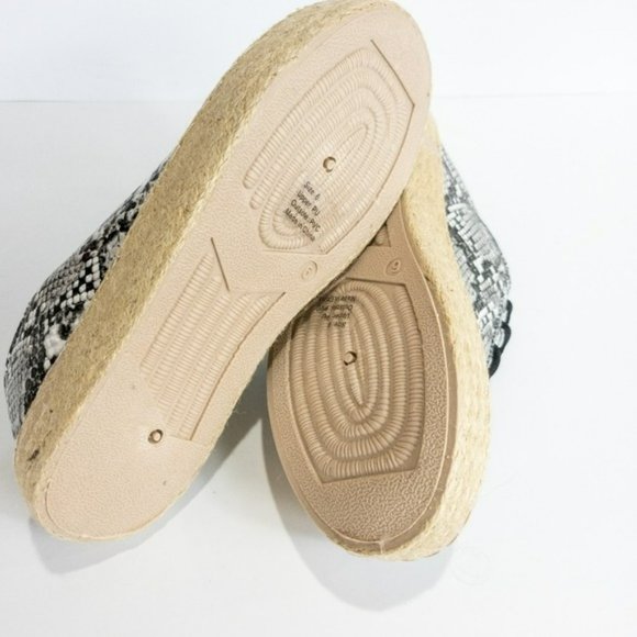 Olivia Miller Step on It Sneakers Snake -6 - Picture 4 of 4